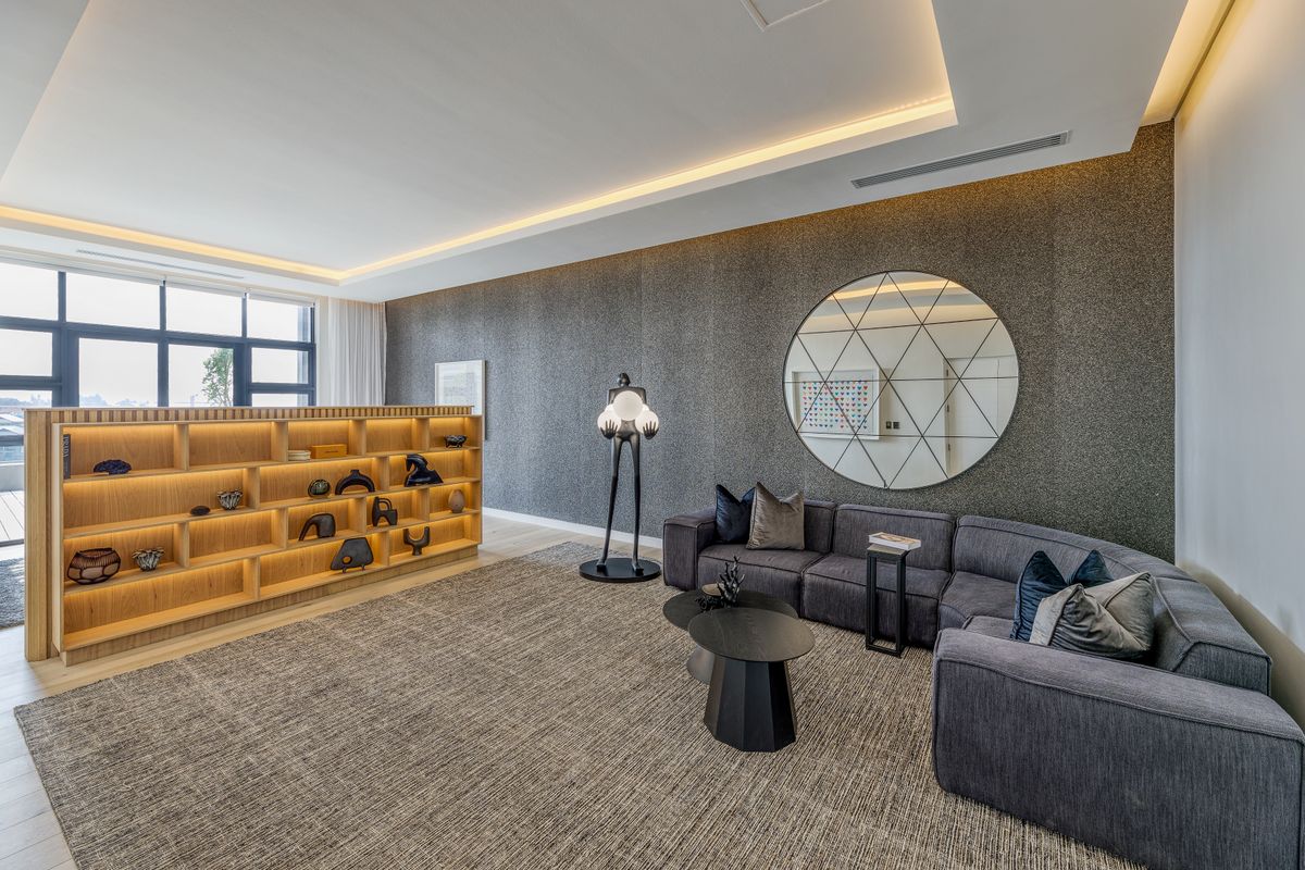 Brand Spanking New Fully Furnished 6-Bedroom, 6-Bathroom Signature Penthouse - Photo 3