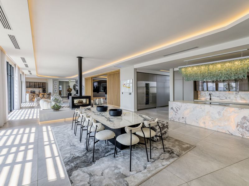 Brand Spanking New Fully Furnished 6-Bedroom, 6-Bathroom Signature Penthouse - Photo 5