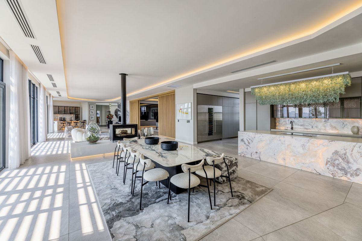 Brand Spanking New Fully Furnished 6-Bedroom, 6-Bathroom Signature Penthouse - Photo 5