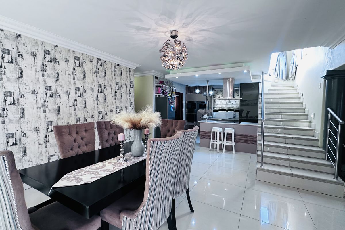 Elegant Lifestyle Property with Modern Comforts and Entertaining Spaces - Photo 3