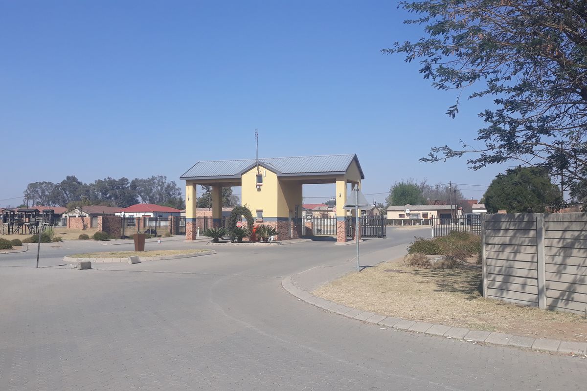 Sectional title Flat For Sale - Photo 3