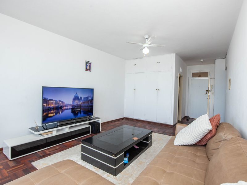 1.5 Bedroom Flat North Beach - Photo 4