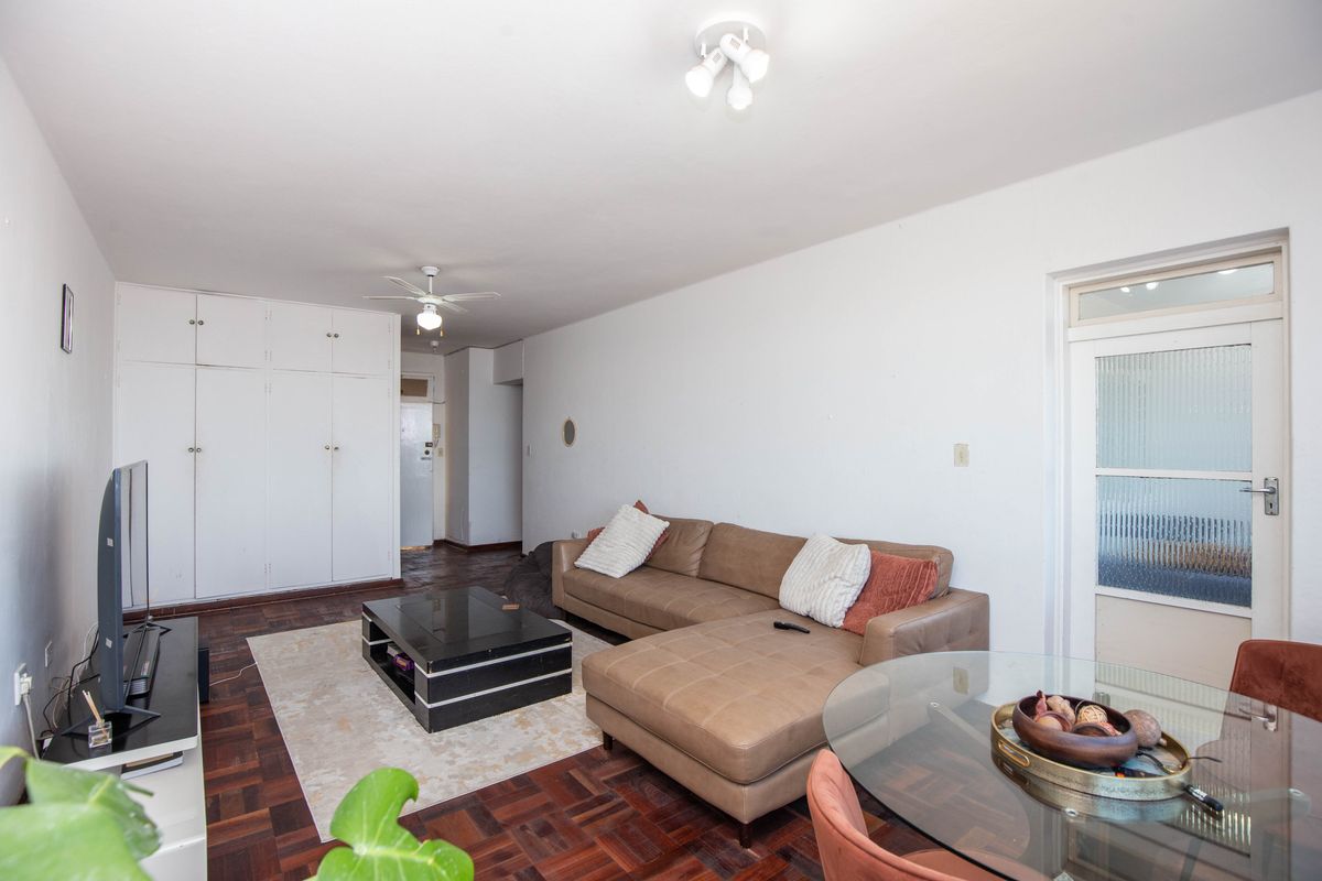 1.5 Bedroom Flat North Beach - Photo 2