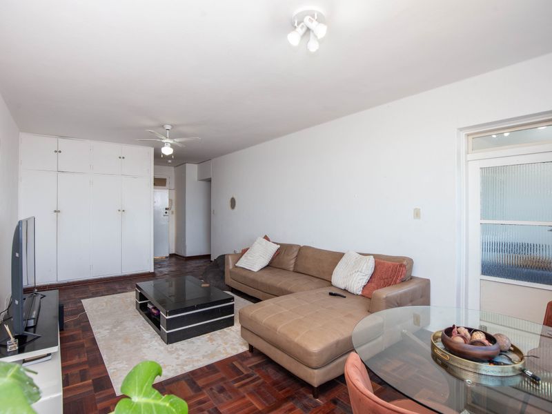 1.5 Bedroom Flat North Beach - Photo 2