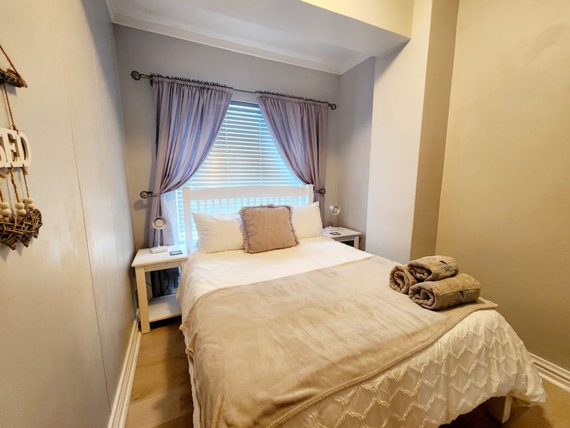 Coastal Comfort: Fully Furnished 3-Bedroom Ground Floor Apartment - Photo 8