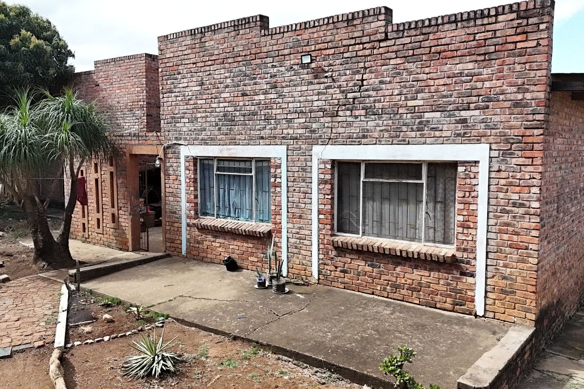 🏡 House for sale Louis Trichardt, Affordable Home with Endless Possibilities! - Photo 3