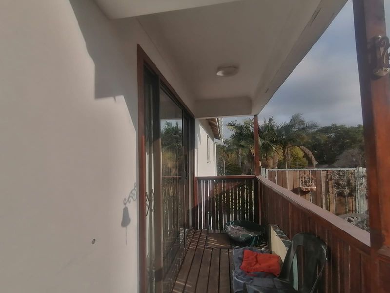 Beautiful Garden Cottage in Good Location - Photo 2