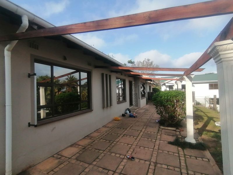 Beautiful Garden Cottage in Good Location - Photo 1