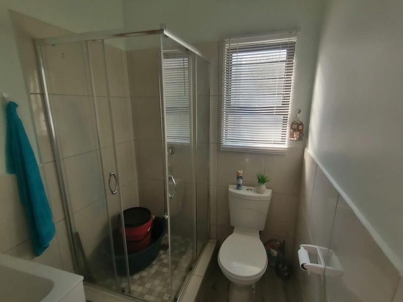 Beautiful Garden Cottage in Good Location - Photo 7