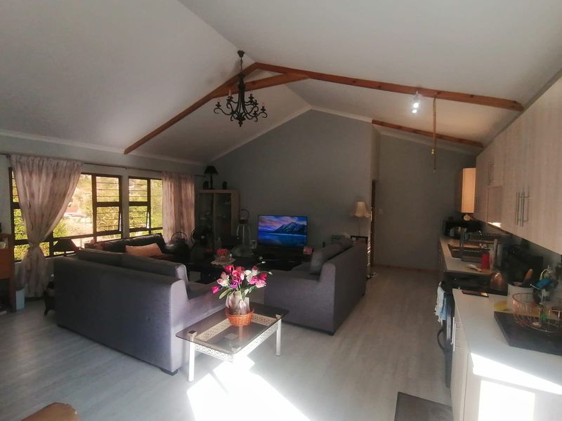 Beautiful Garden Cottage in Good Location - Photo 4