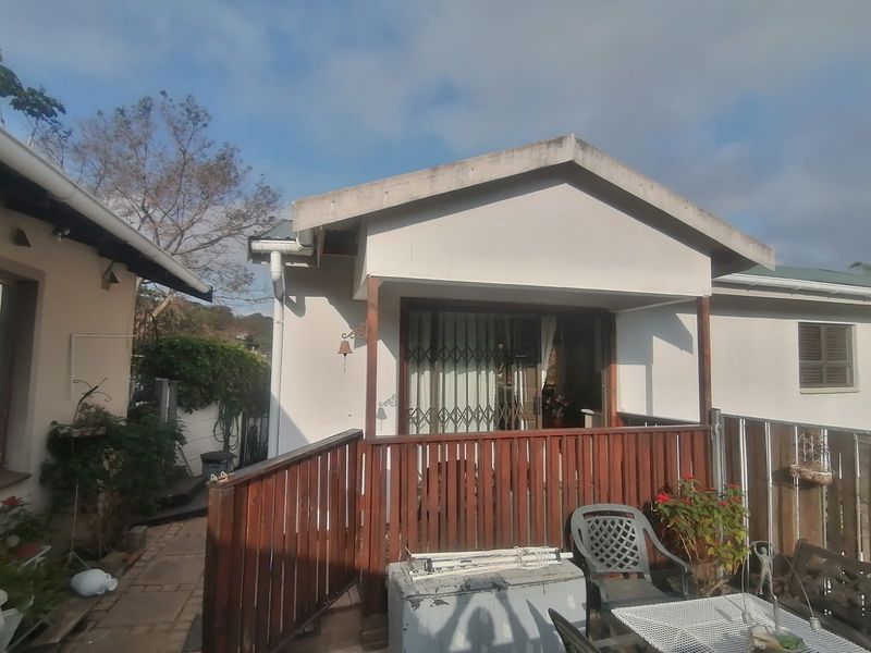 Beautiful Garden Cottage in Good Location - Photo 3