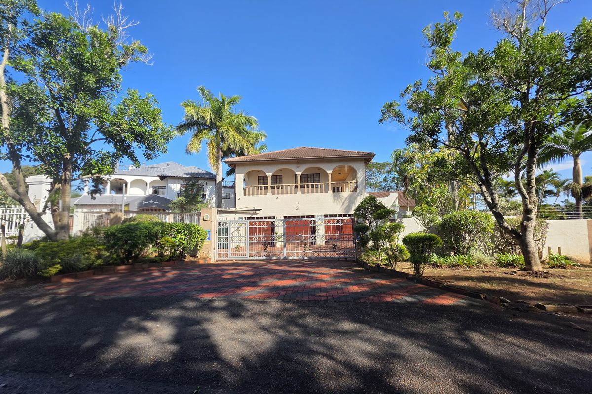 Spacious 7-Bedroom Home with BnB Potential! - Photo 2