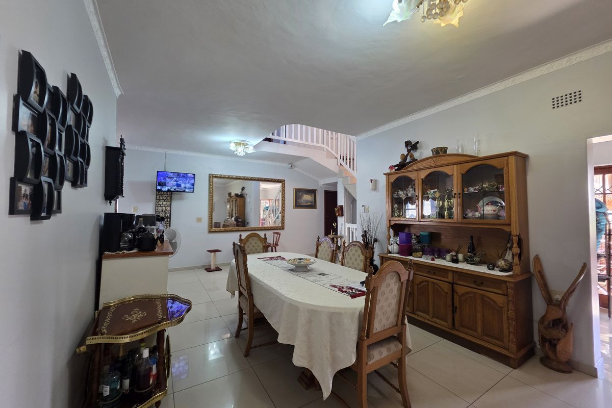 Spacious 7-Bedroom Home with BnB Potential! - Photo 5