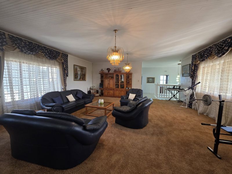 Spacious 7-Bedroom Home with BnB Potential! - Photo 8