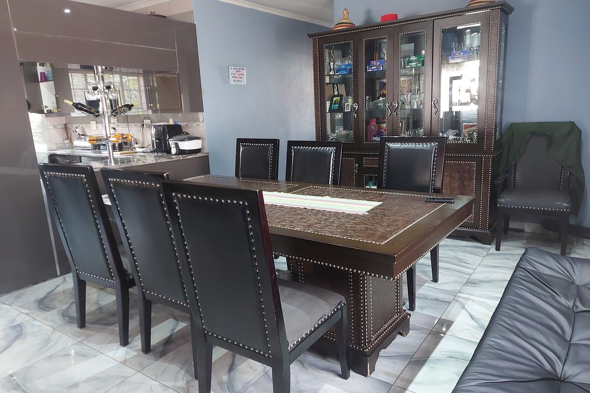 SECURE COMPLEX LIVING AT EAST END - Photo 4