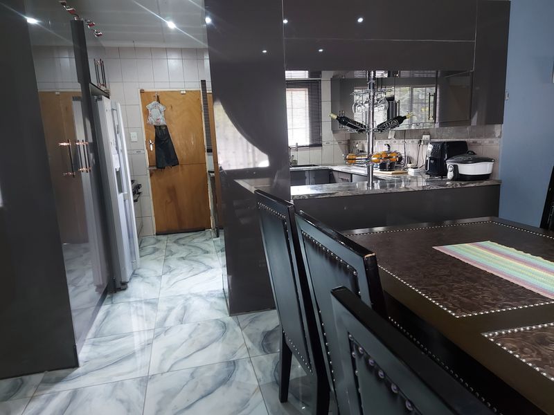 SECURE COMPLEX LIVING AT EAST END - Photo 9