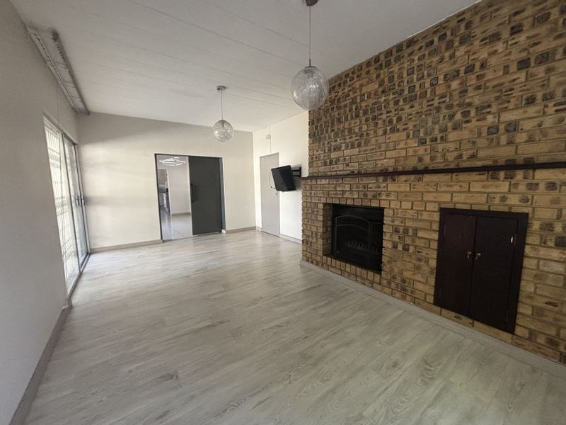 Modern Family Home - Perfect Location - Photo 8