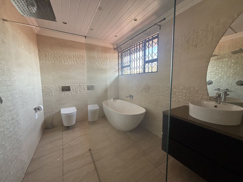 Modern Family Home - Perfect Location - Photo 10