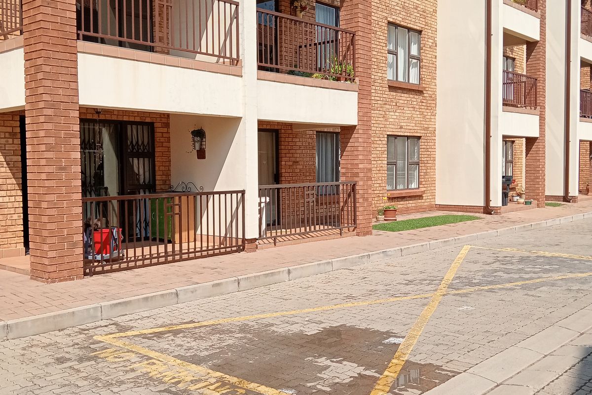 Quiet apartment in Lifestyle Retirement complex. - Photo 2