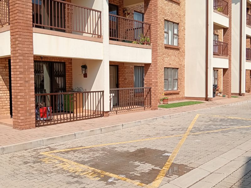 Quiet apartment in Lifestyle Retirement complex. - Photo 2