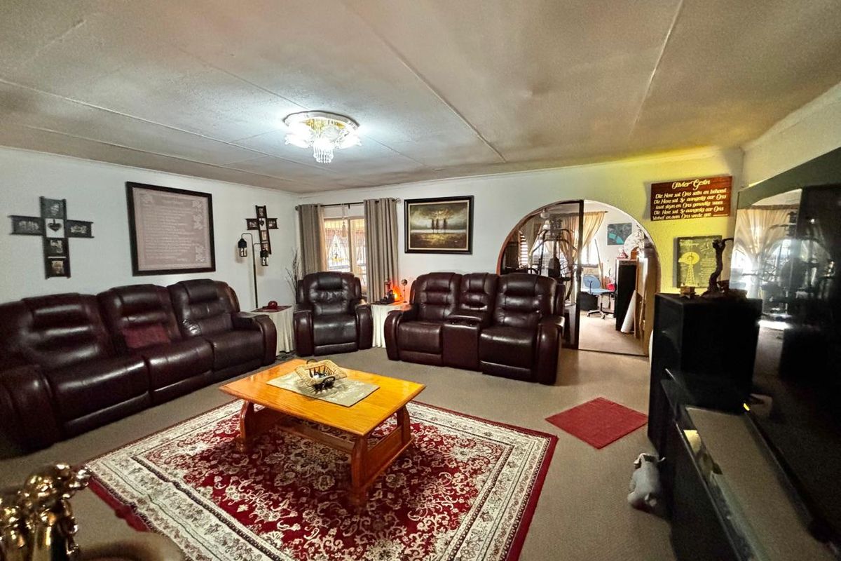 Feature-Rich Family Home with Flats & Energy-Saving Extras - Photo 5