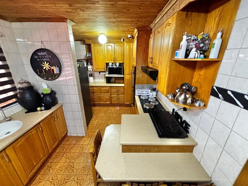 Feature-Rich Family Home with Flats & Energy-Saving Extras - Photo 10