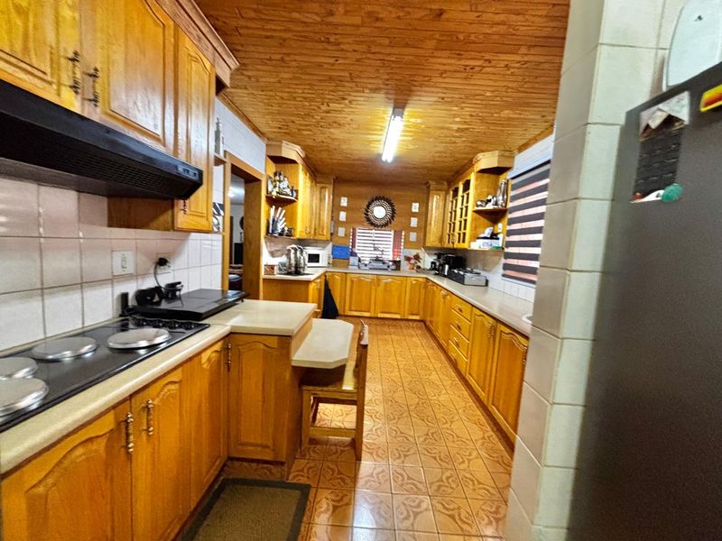 Feature-Rich Family Home with Flats & Energy-Saving Extras - Photo 9