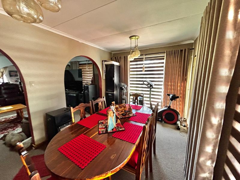 Feature-Rich Family Home with Flats & Energy-Saving Extras - Photo 7