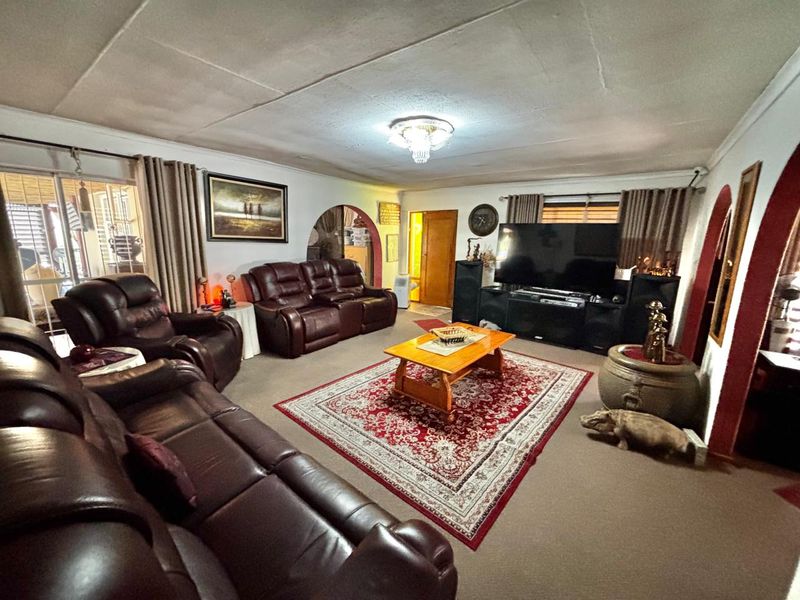 Feature-Rich Family Home with Flats & Energy-Saving Extras - Photo 4