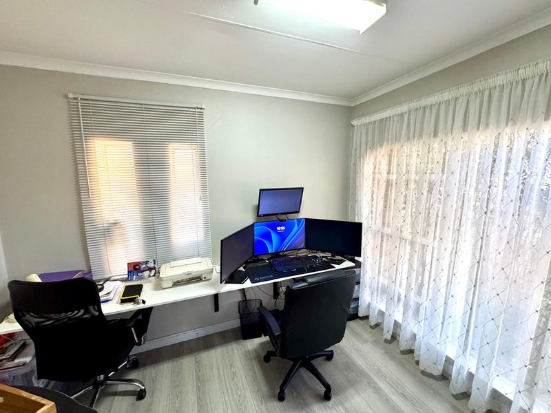 Four bedroom home for sale in a prime location!  Ideal family home - Photo 5