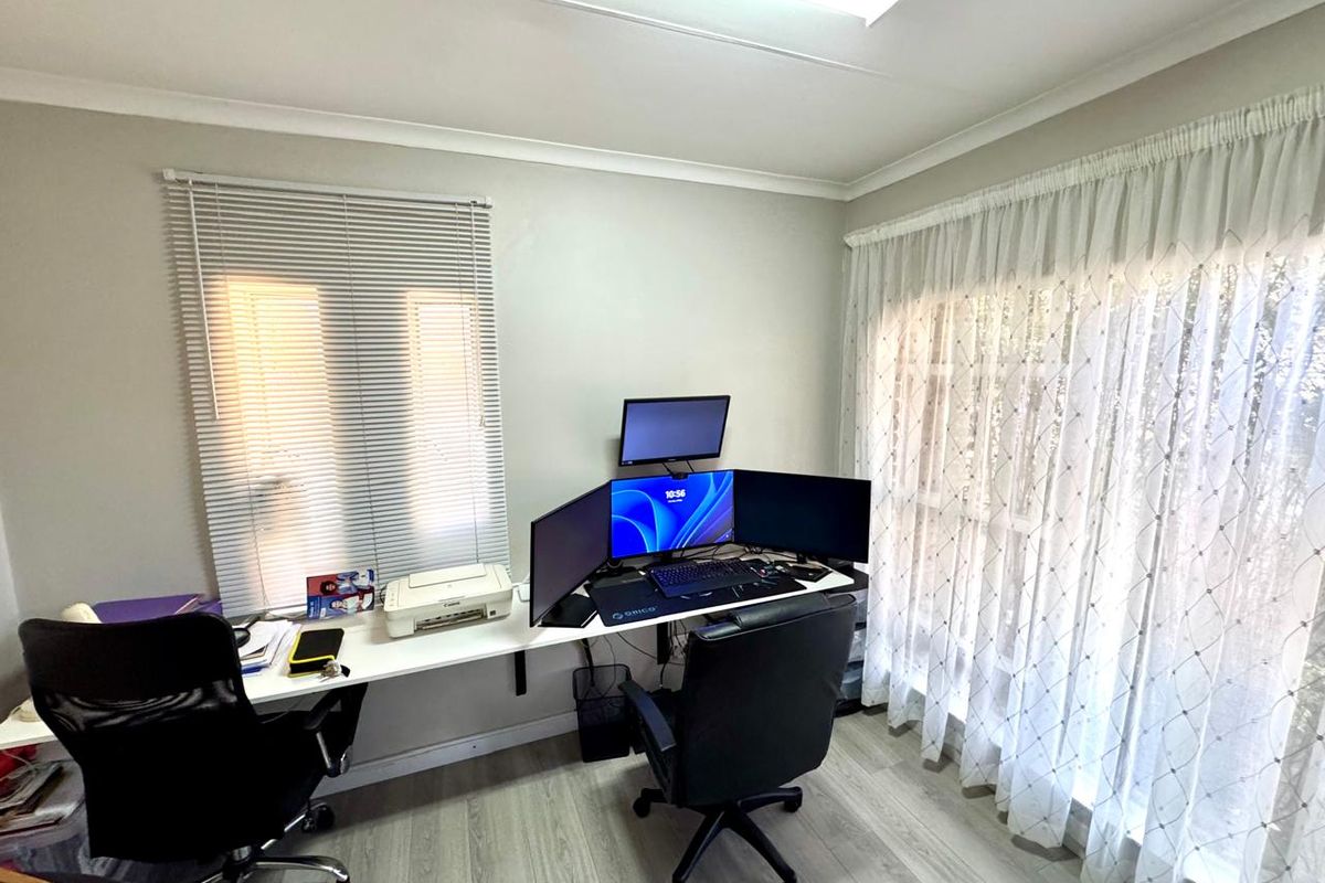 Four bedroom home for sale in a prime location!  Ideal family home - Photo 5