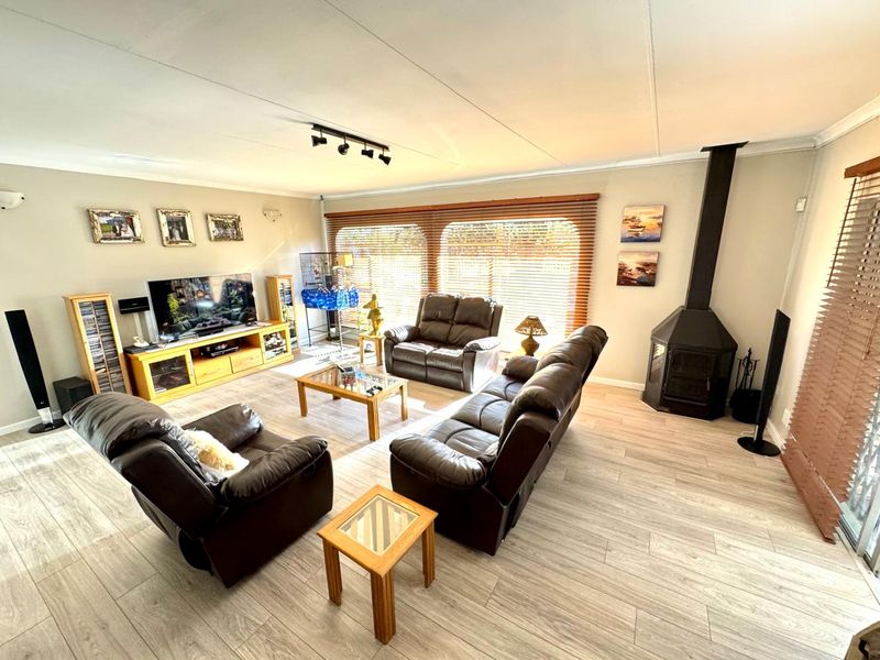 Four bedroom home for sale in a prime location!  Ideal family home - Photo 10