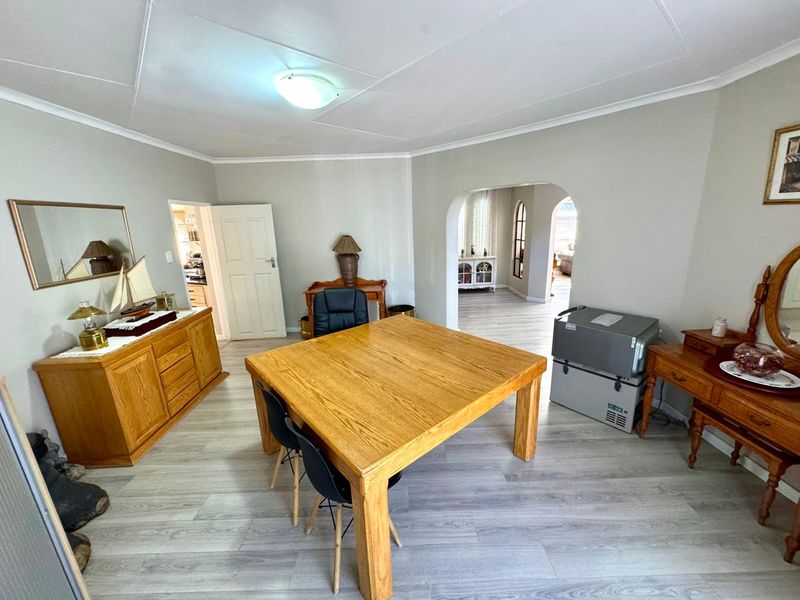 Four bedroom home for sale in a prime location!  Ideal family home - Photo 9