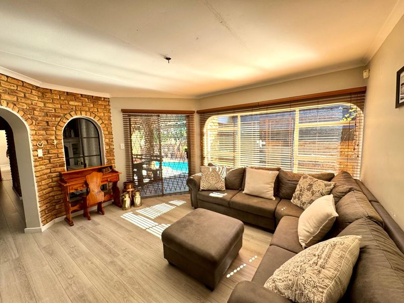 Four bedroom home for sale in a prime location!  Ideal family home - Photo 7