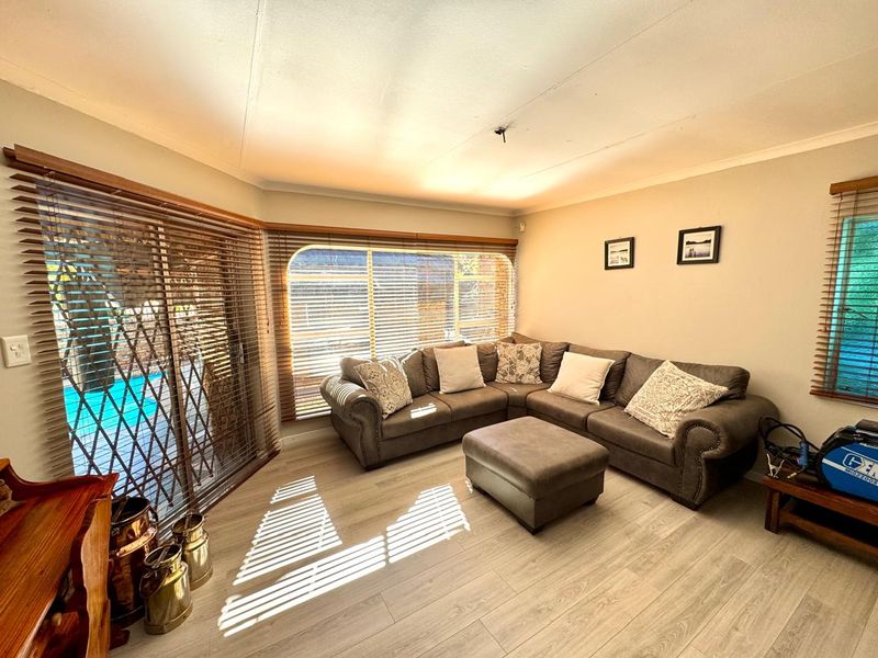 Four bedroom home for sale in a prime location!  Ideal family home - Photo 6