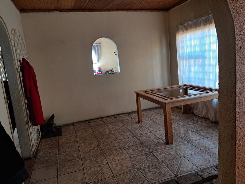 5 bedrooms house, master bedroom with ensuite,home office and home study , 2xbedroom outside flatlet - Photo 10