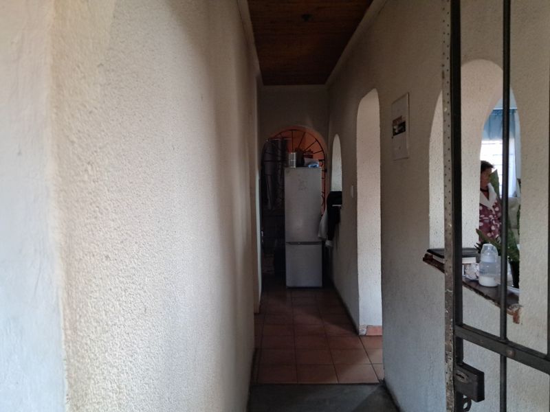 5 bedrooms house, master bedroom with ensuite,home office and home study , 2xbedroom outside flatlet - Photo 7