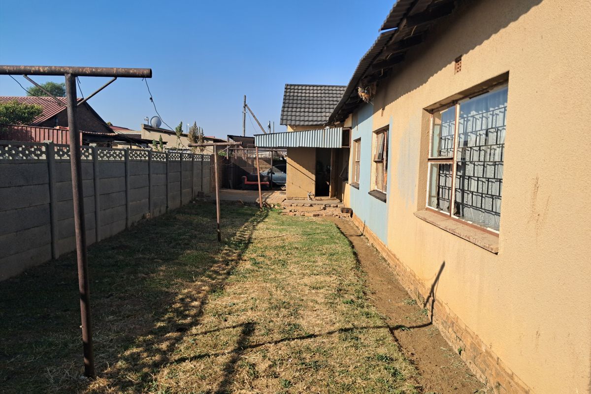 5 bedrooms house, master bedroom with ensuite,home office and home study , 2xbedroom outside flatlet - Photo 4