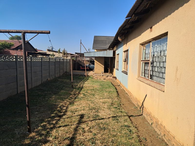 5 bedrooms house, master bedroom with ensuite,home office and home study , 2xbedroom outside flatlet - Photo 4