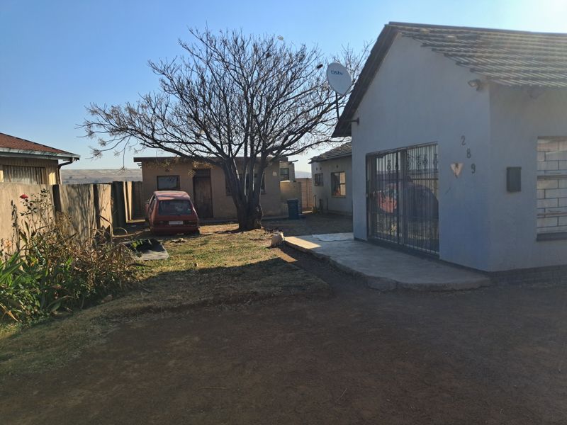 5 bedrooms house, master bedroom with ensuite,home office and home study , 2xbedroom outside flatlet - Photo 3