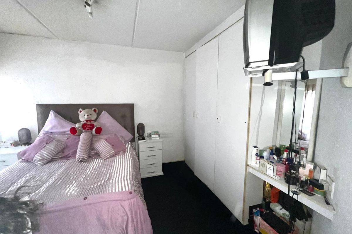 An young executives ground floor pad offering so much - Photo 5