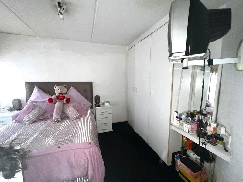 An young executives ground floor pad offering so much - Photo 5