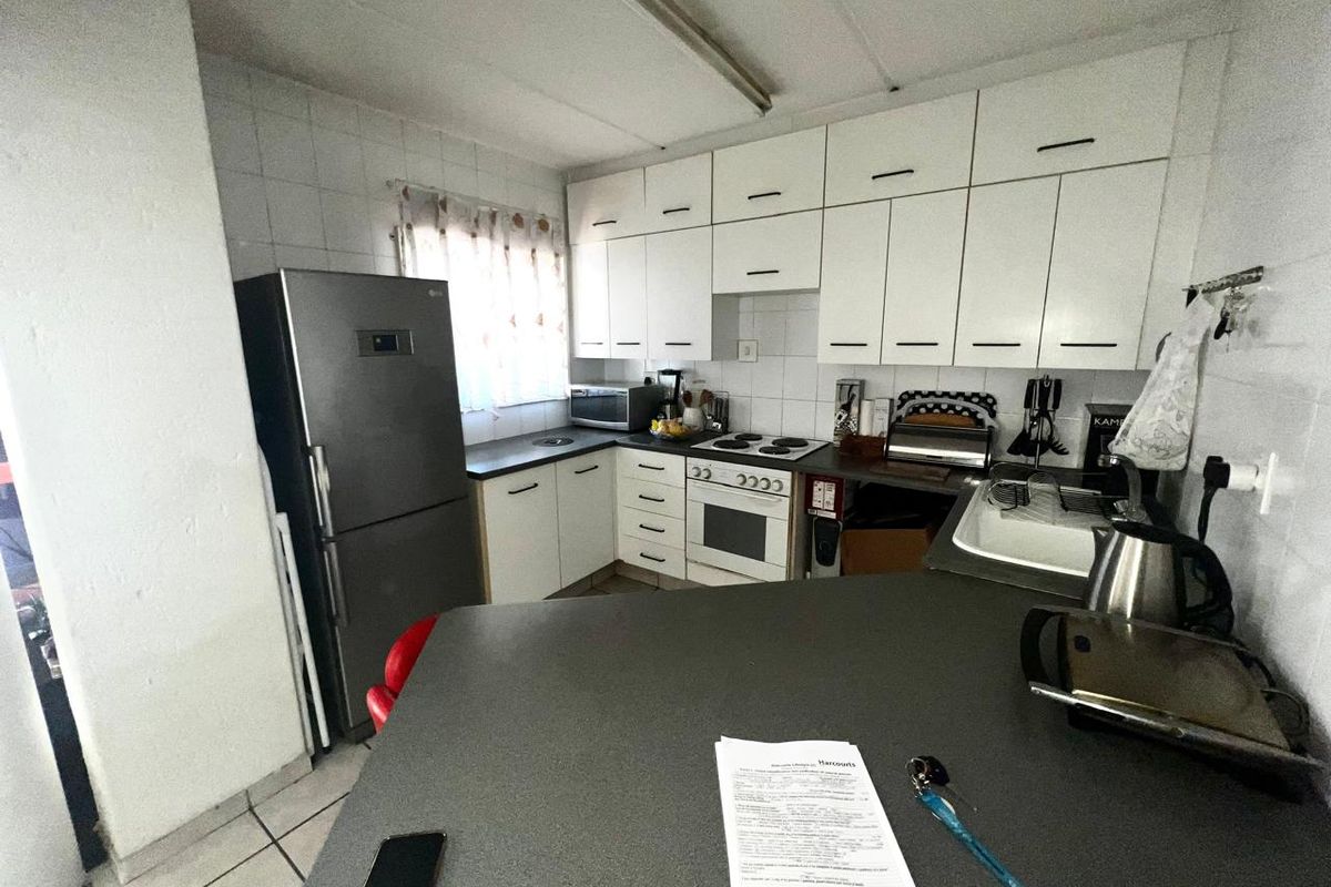 An young executives ground floor pad offering so much - Photo 3