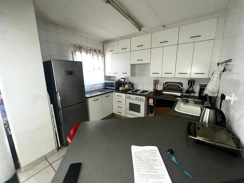 An young executives ground floor pad offering so much - Photo 3