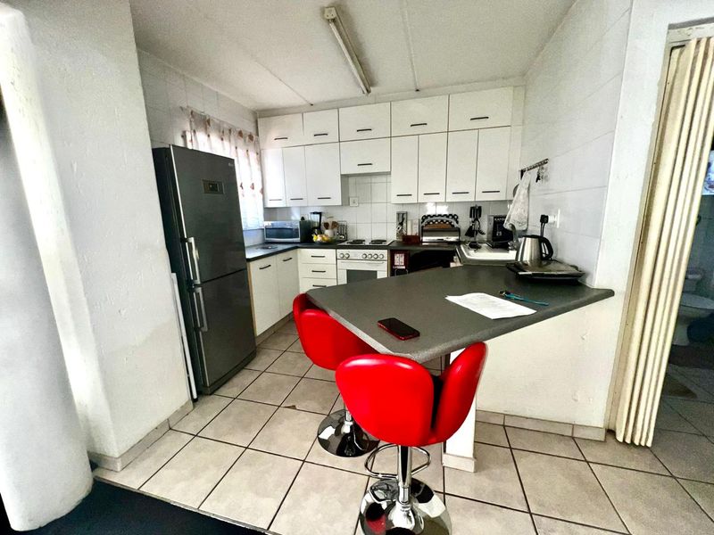 An young executives ground floor pad offering so much - Photo 2