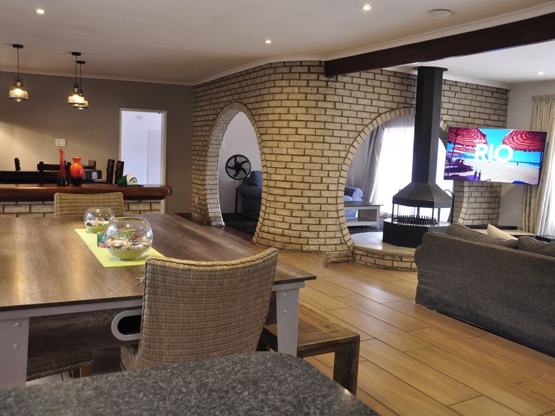 Spacious 4-Bed Gem in a Prime Suburb – Your Dream Home Awaits - Photo 9