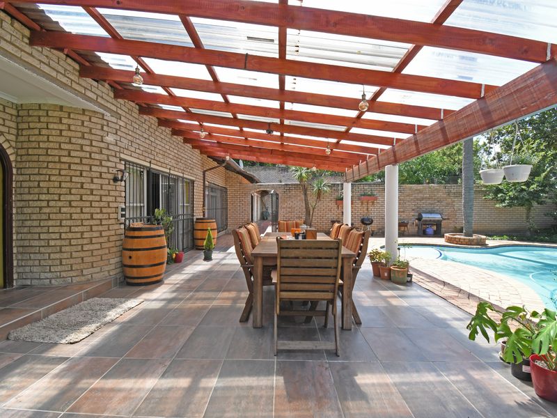 Spacious 4-Bed Gem in a Prime Suburb – Your Dream Home Awaits - Photo 2