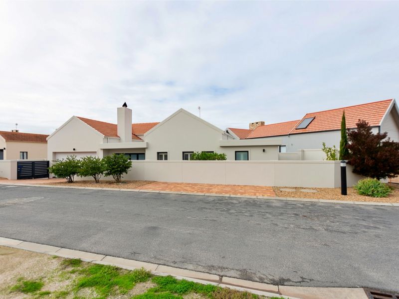 Modern Home in Admiral Island, Port Owen – A Rare Find - Photo 2