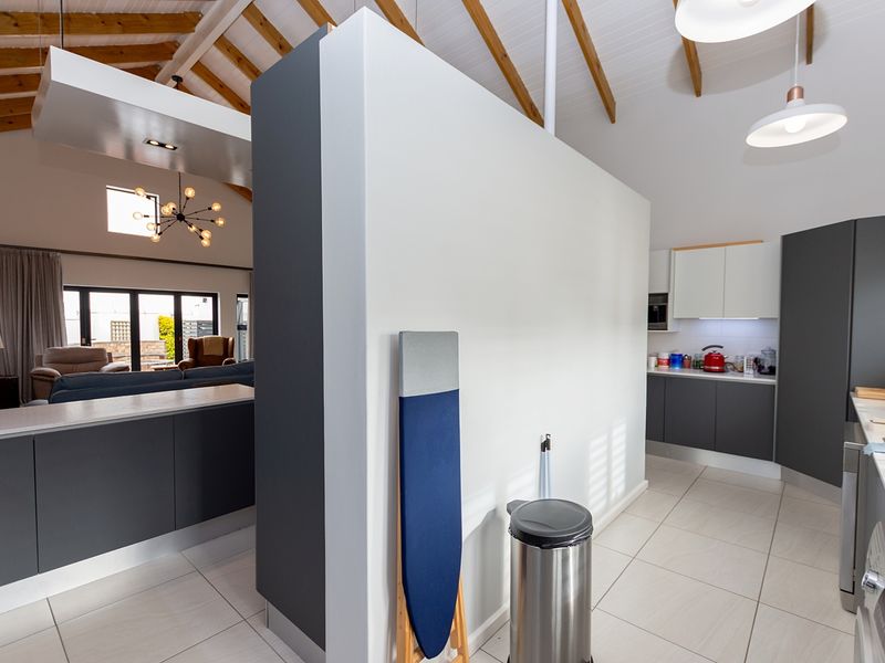 Modern Home in Admiral Island, Port Owen – A Rare Find - Photo 7