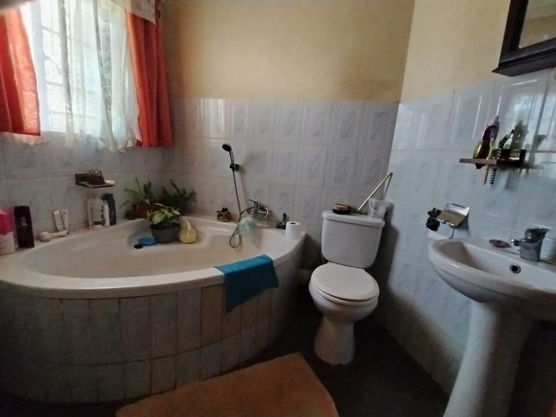 House for sale in Swartruggens—perfect for families seeking comfort and style! - Photo 10
